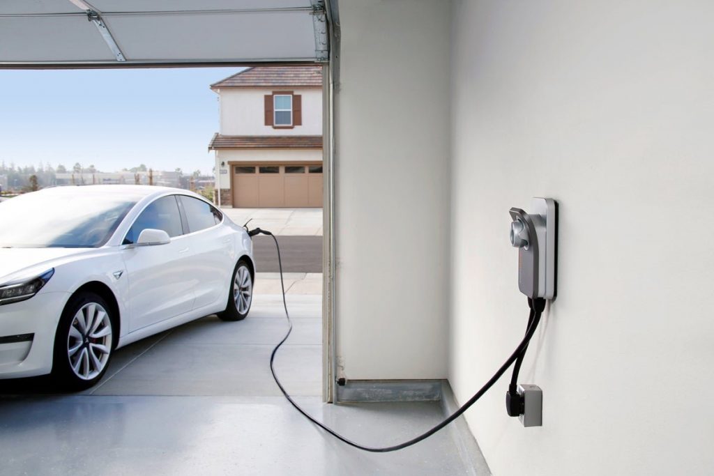 Comment recharger une voiture électrique chez soi? Free Moving Actualité
